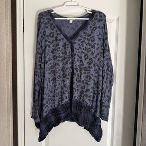 One World Blue Leopard Print Women's Top